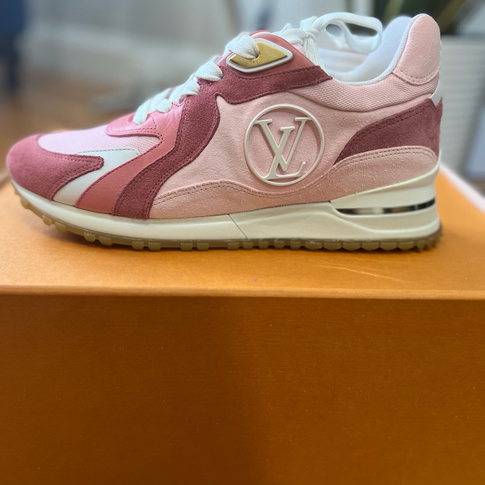 Louis Vuitton Neo Run Away Women’s Sneakers